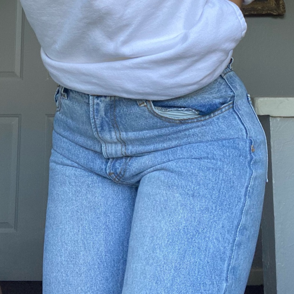 BRANDY MELVILLE CARLY LIGHT WASH JEANS